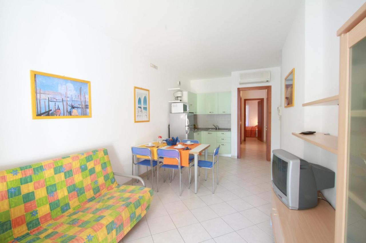Residenza Le Acacie Lägenhet Bibione Exteriör bild