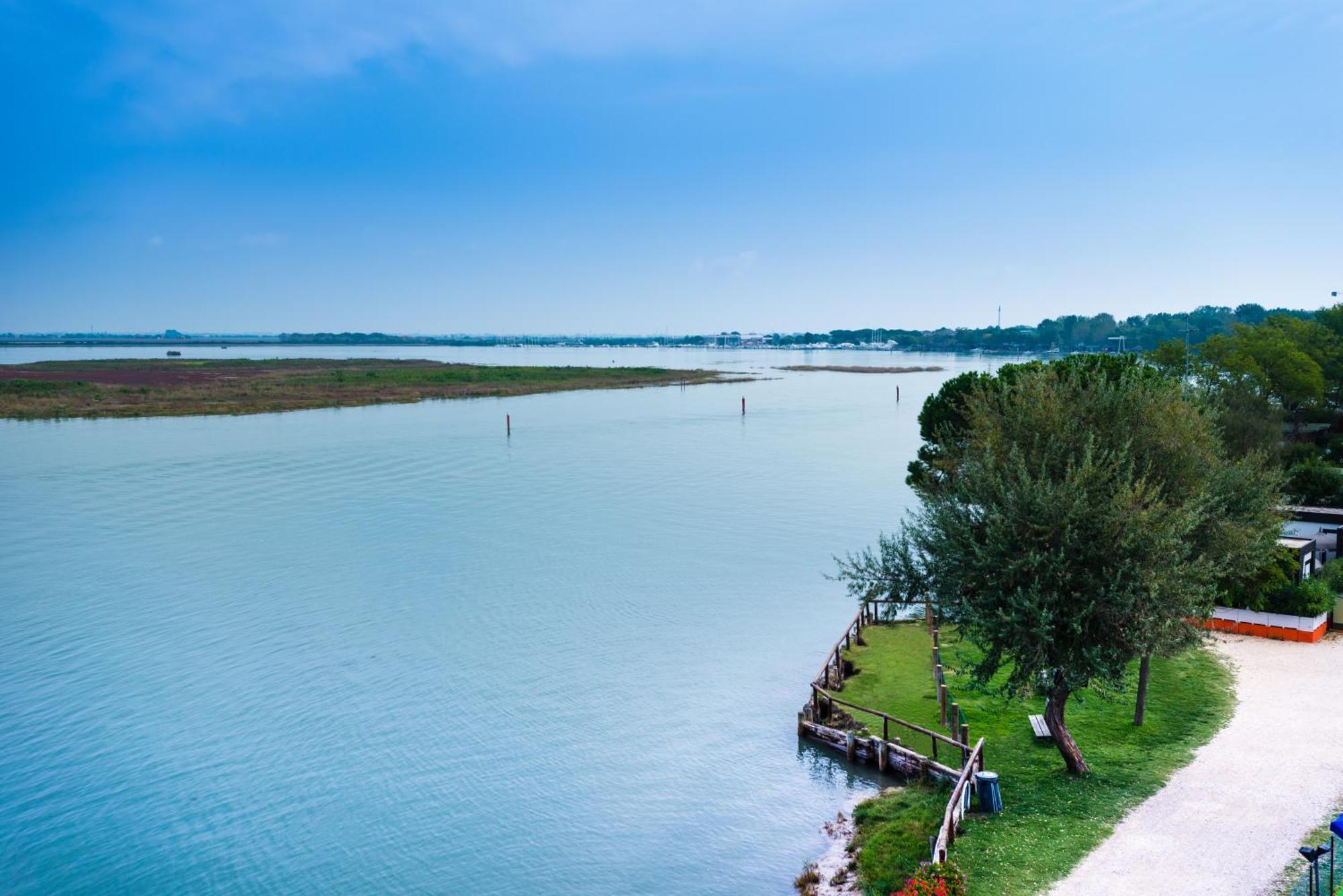 Residenza Le Acacie Lägenhet Bibione Exteriör bild