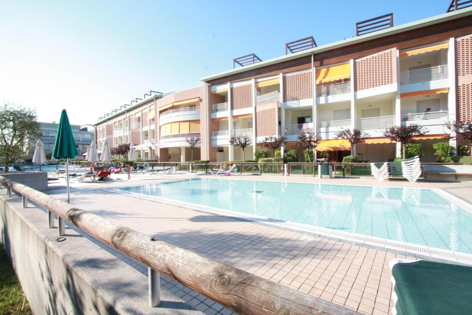 Residenza Le Acacie Lägenhet Bibione Exteriör bild