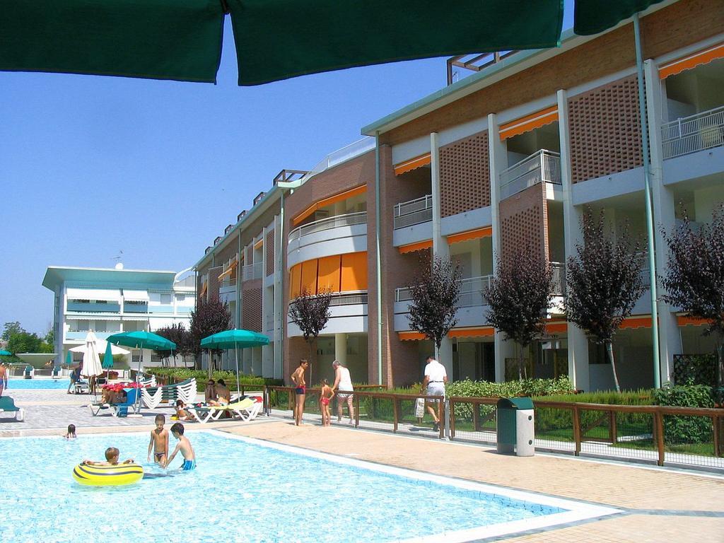 Residenza Le Acacie Lägenhet Bibione Exteriör bild